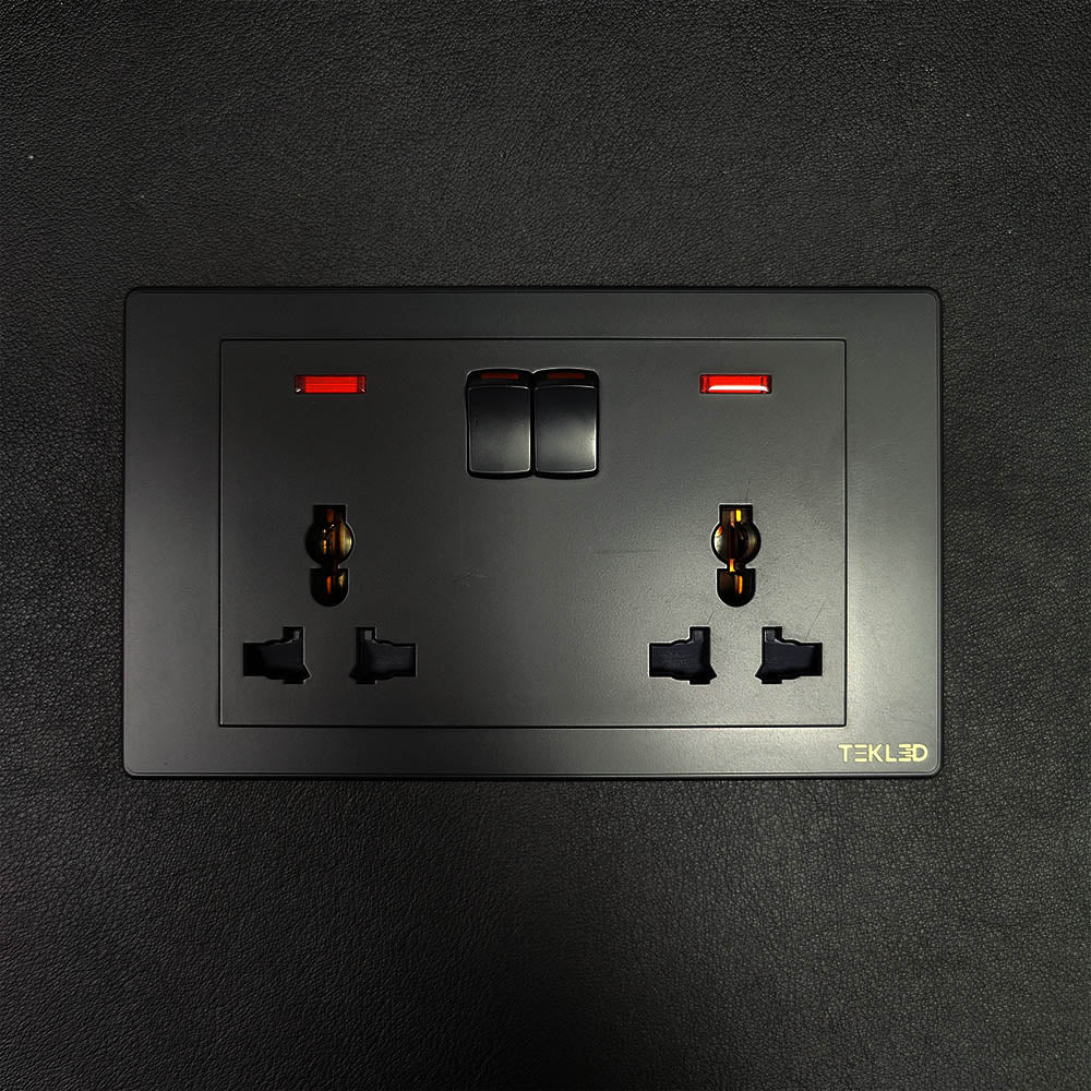 BLACK 250V 2Gang 13A Switched Univer Socket with Indicator