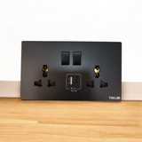 250V 2 GANG 13A SWITCHED UNIVER SOCKET WTH 2 USB A+C (TEKLED)