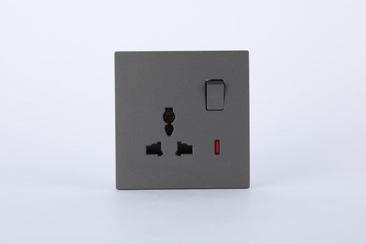 SWITCHED 3 PIN UNIVERSAL SOCKET WITH NEON S60-015 BABY FACE (TEKLED ELECTRIC)